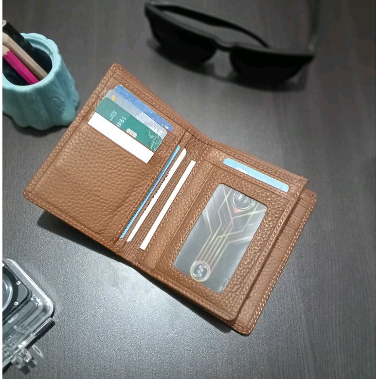 DOMPET KULIT LIPAT BUKU 3 RUANG‼️ dompet berkulitas dari anton hilmanto. dompet kulit lipat dua buku vertikal. dompet 14 slot penyimpanan kartu. dompet model dimensi 3 ruang #dompet #dompetlipat #dompetpria #dompetkulit #dompetcowok #dompetkeren