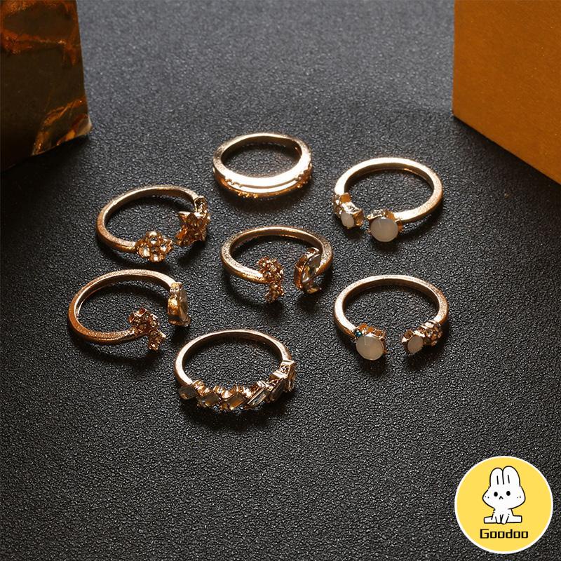 7 Set Cincin titanium Bentuk Kupu-Kupu Bintang Bulan Warna Emas Gaya Retro Bohemian -Doo