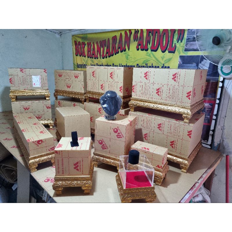 

Kotak Hantaran Akrilik isi 14 Box + kaki | Kotak Seserahan ( GRATIS PAKING KAYU )