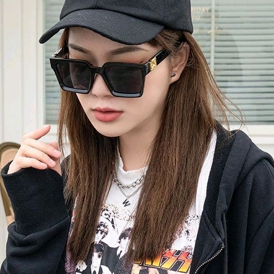 KACAMATA KOTAK/SQUARE PINGGIR LILPSTICCK GOLD