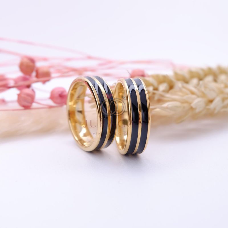 Cincin Titanium Garis Hitam Silver Gold Cincin Couple Pria Wanita