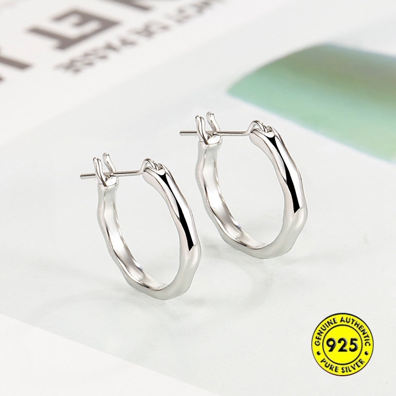 Anting Tusuk Bentuk Lingkaran Asimetris Untuk Unisex U1040