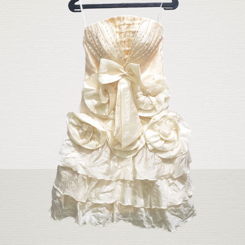 BACA DESC | Preloved gaun cream pendek CAROLINE KOSASIH