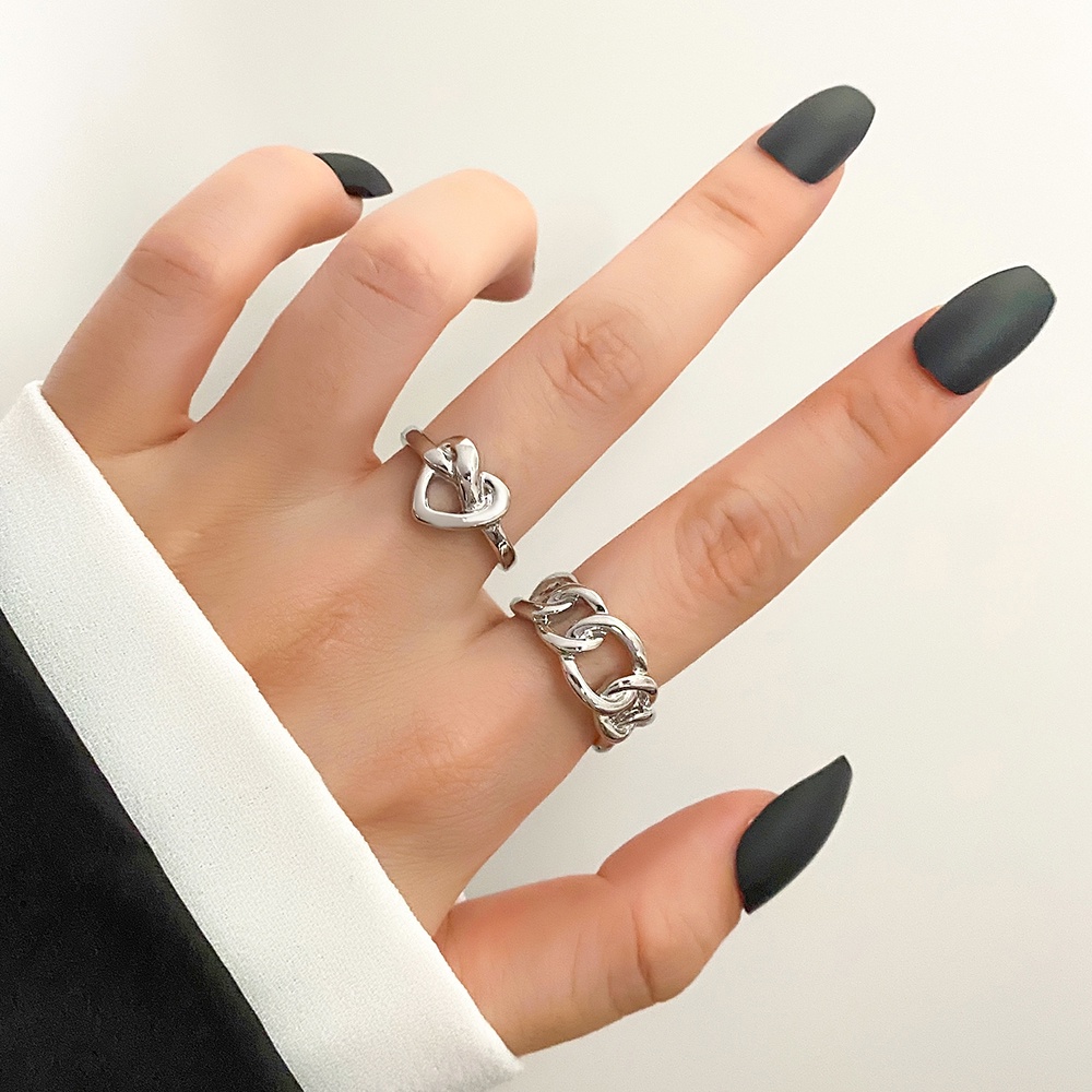 Set Cincin Bentuk Hati Model Hollow Warna Silver Gaya Punk Untuk Wanita