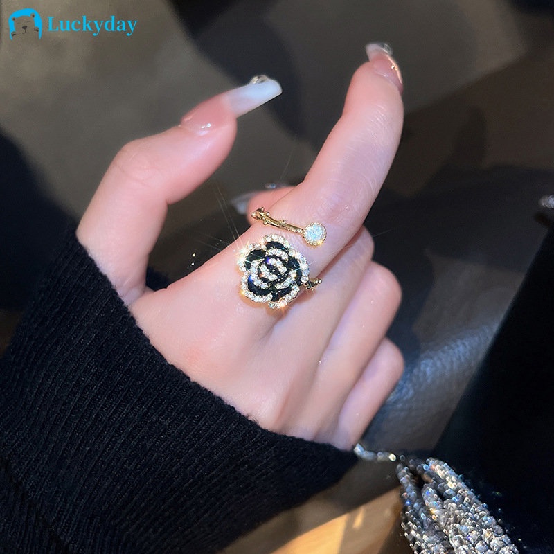 YEEZII Cincin Emas Bentuk Bunga Camellia Aksen Berlian Gaya Retro Untuk Wanita