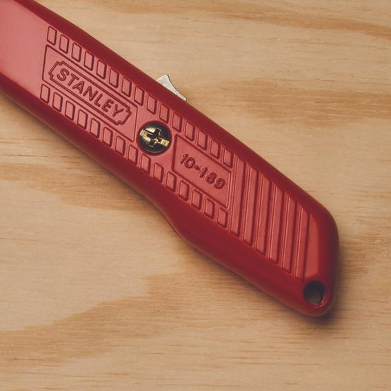 

Stanley 10-189C 6" INTERLOCK SAFETY UTILITY KNIFE CUTTER