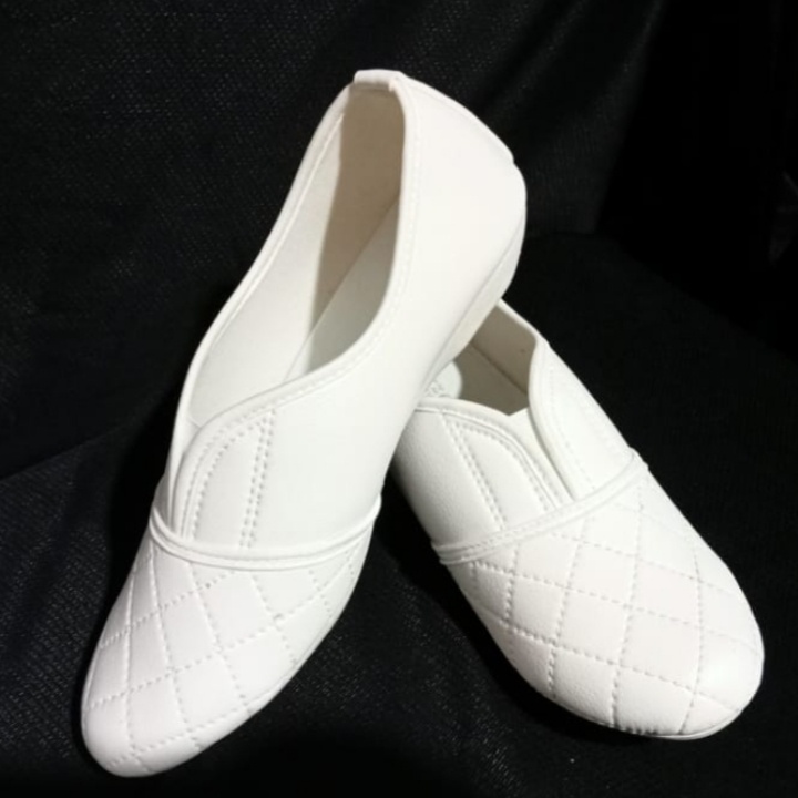 Sepatu Perempuan AM, Karet