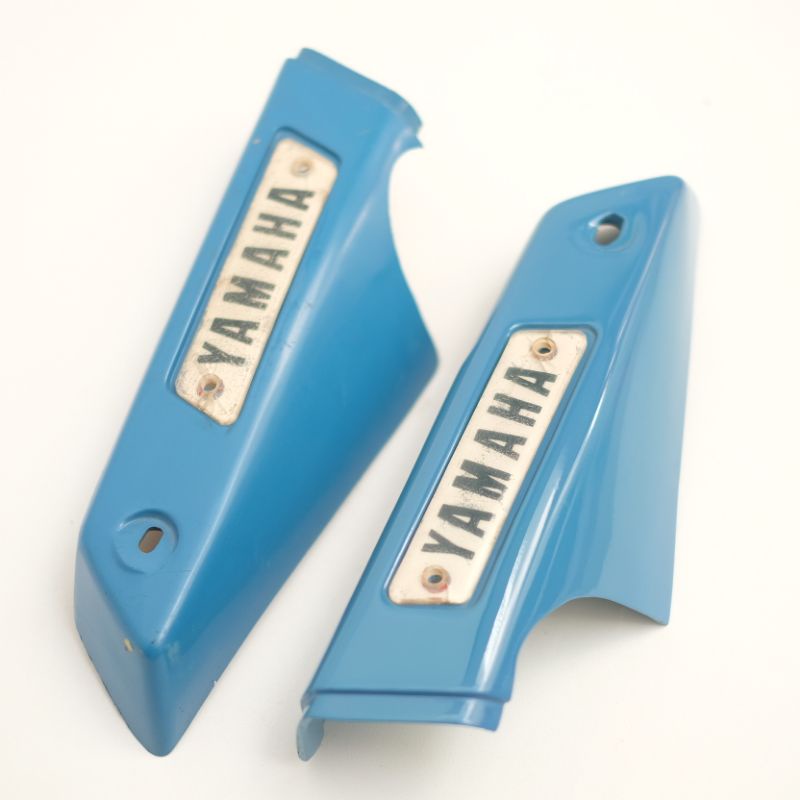 SIDE BOX COVER TUTUP SHOCK KEMPOL SAMPING YAMAHA U5 U7 SET EMBLEM ORIGINAL ORI BIRU