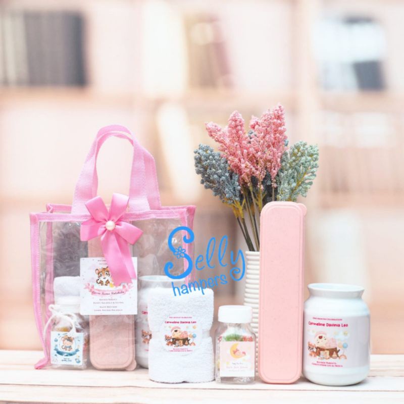 Souvenir Baby One Month / Hampers Baby Born