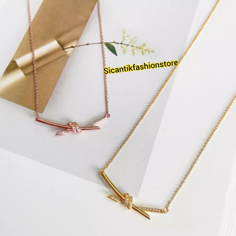 Kalung Rantai Titanium Rose Gold Terbaru Terlaris Fashion Wanita Anti Karat Selamanya Kalung Wanita Liontin Model kawat Lilit Permata Kalung Wanita Titanium Plus Liontin Model Kawat Lilit