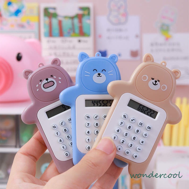 Kalkulator 8 Digit Mini Portable Motif Beruang Calculator Travel Tombol Karet / Creative Bear calculator Slim Palm Mini Student Pocket Computer Sekolah Stationary Import Warna Unik-Won