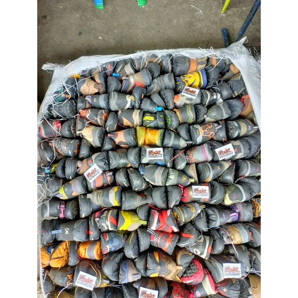 Sepatu outdoor second