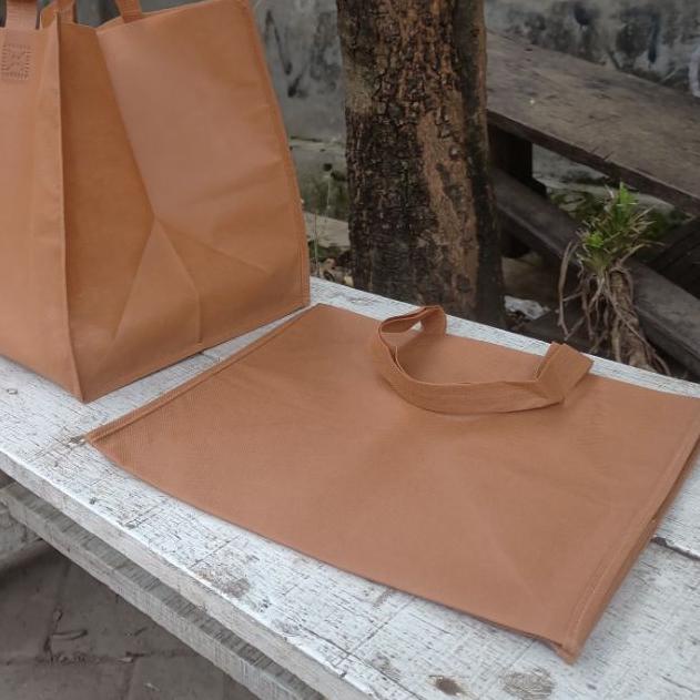 

Goodie Bag Tas Spunbond Kotak Jahit 32x27x26 Box Nasi Dus Kue isi 12pcs