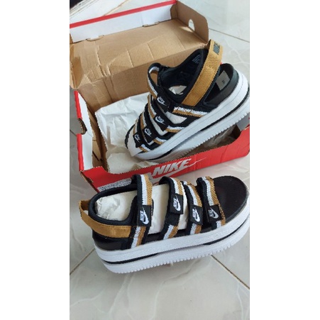 Nike Womens Icon Classic Sandal Muraah Original