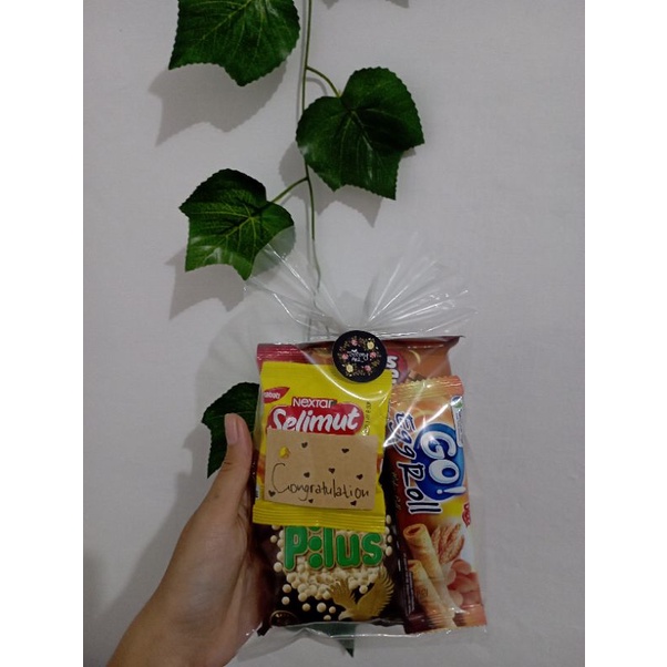 

BINGKISAN ULANG TAHUN/SNACK ULANG TAHUN / HAMPERS SNACK WISUDA TRANSPARAN