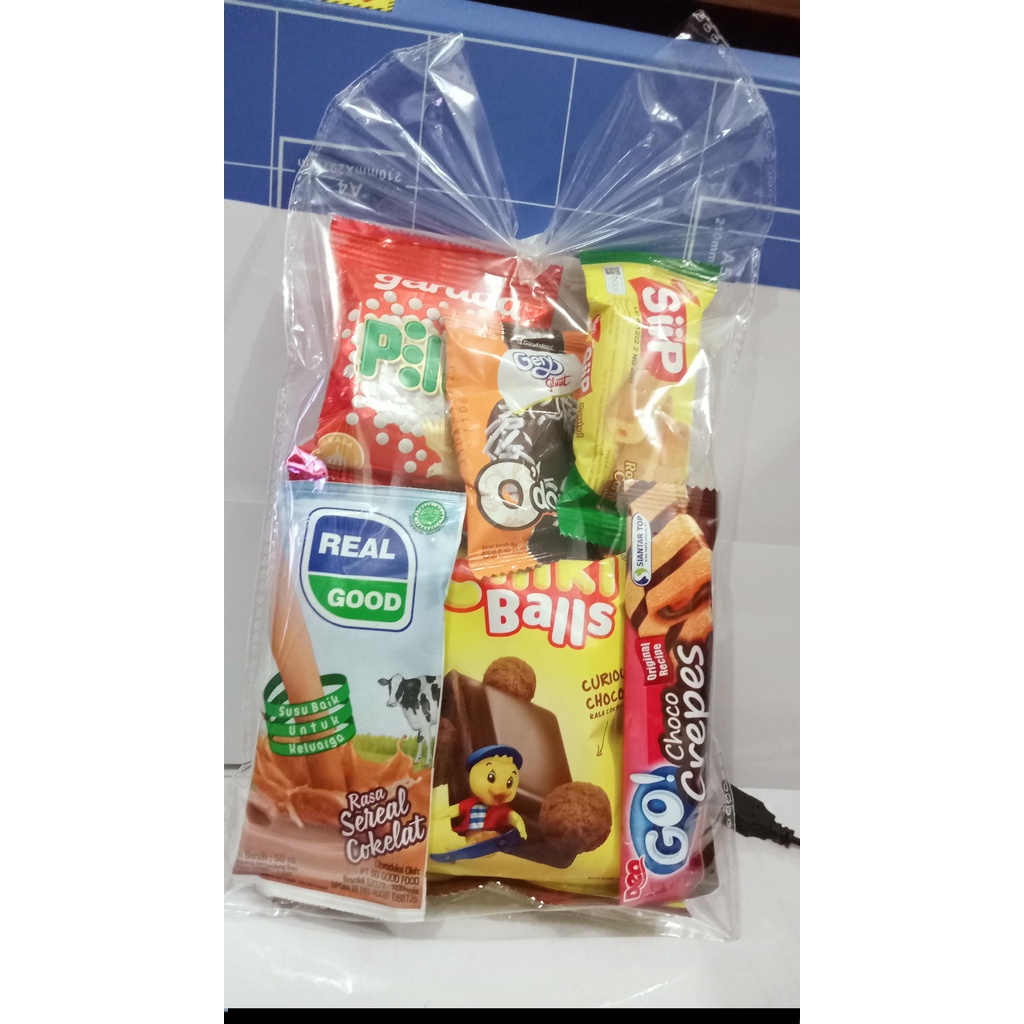 Paket Snack Hadiah Ulang Tahun Wisuda Hampers Medium