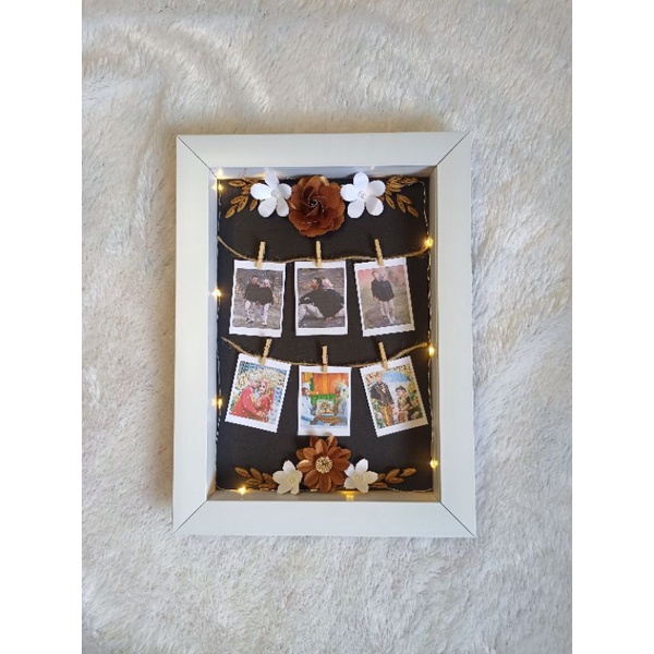 Bingkai foto polaroid