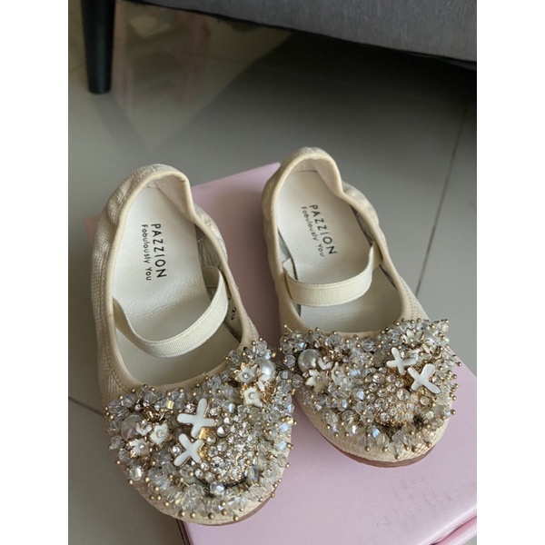 Sepatu pesta anak Pazzion