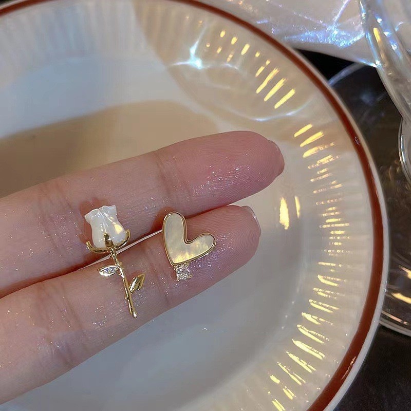 Anting Tusuk Bahan Alloy Bentuk Hati / Kupu-Kupu / Bunga Hias Mutiara / Berlian Imitasi Untuk Wanita Butterfly