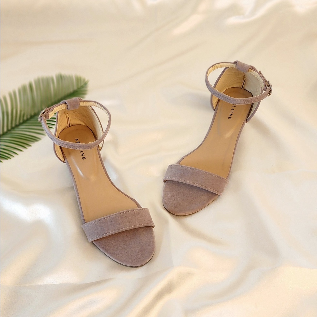 Arlaine- Casual Polos Suede / Sandal Heels Wanita / Heels 5Cm / Heels Tali [Abu-Abu]