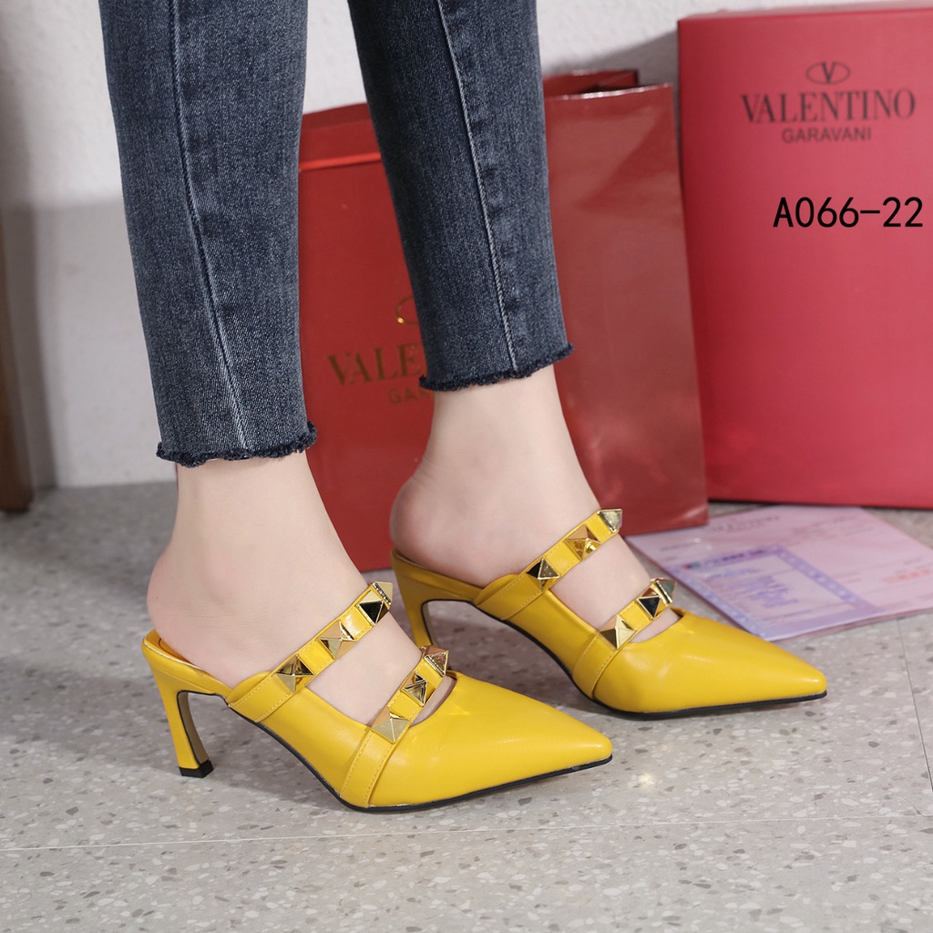 V Garavani Heels A066-22