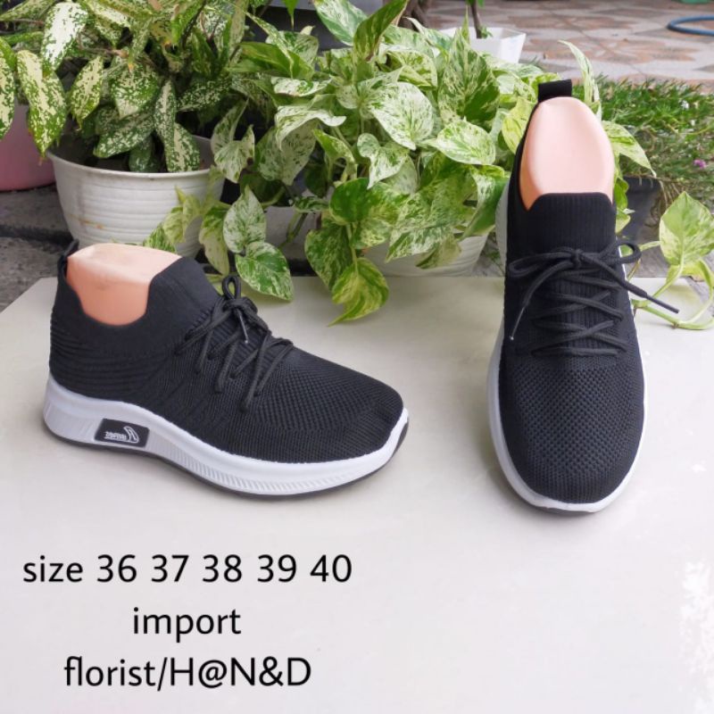sepatu hitam