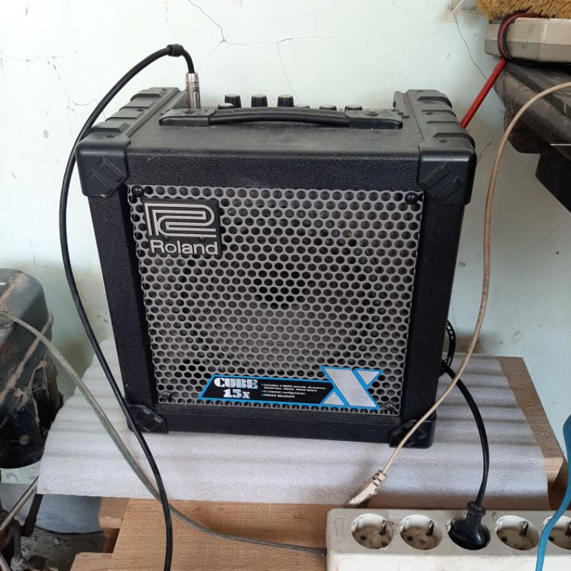 Roland Cube 15x Amplifier Guitar