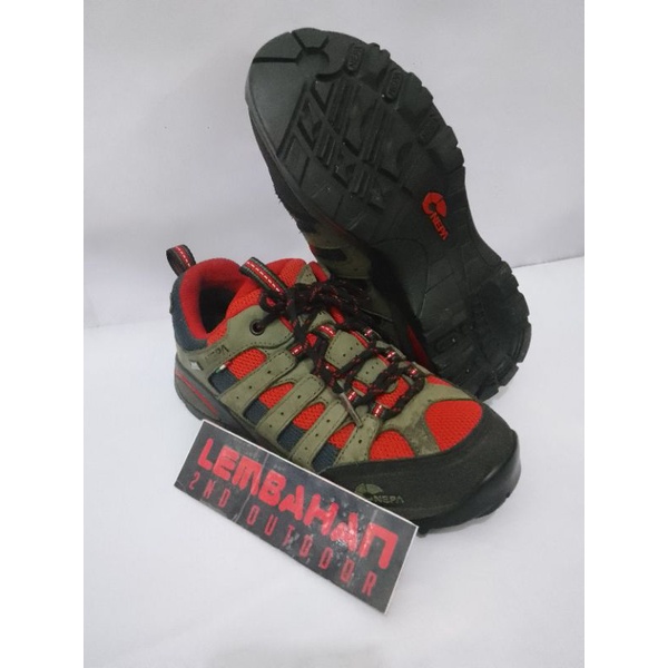 NEPA sepatu gunung