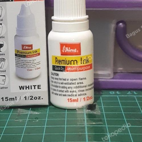 

Tinta Stempel Permanent Putih / Premium / Tahan Air Shiny Putih - Shachihata 10ml
