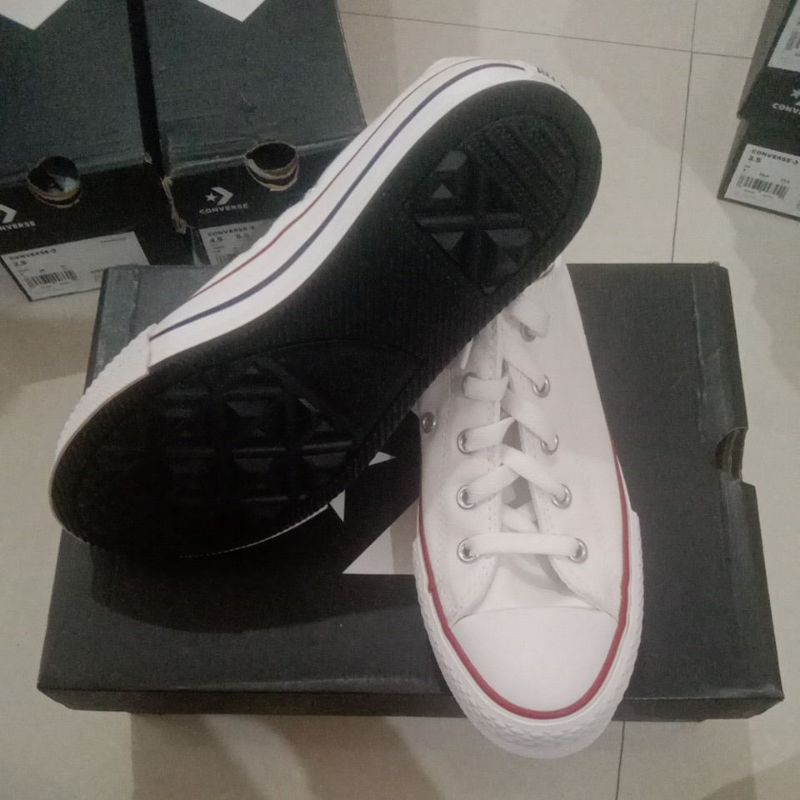 Sepatu Converse 272858C