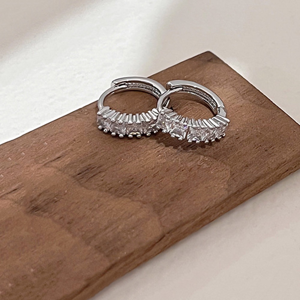 Anting Hoop Bentuk Lingkaran Geometris Bahan Zirkon Warna Silver Untuk Wanita