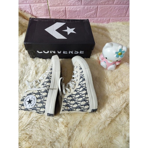 Viral  Preloved Sepatu Canvas Semi Booth Wanita