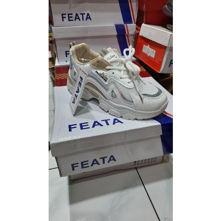 sepatu fashion wanita feata terbaru