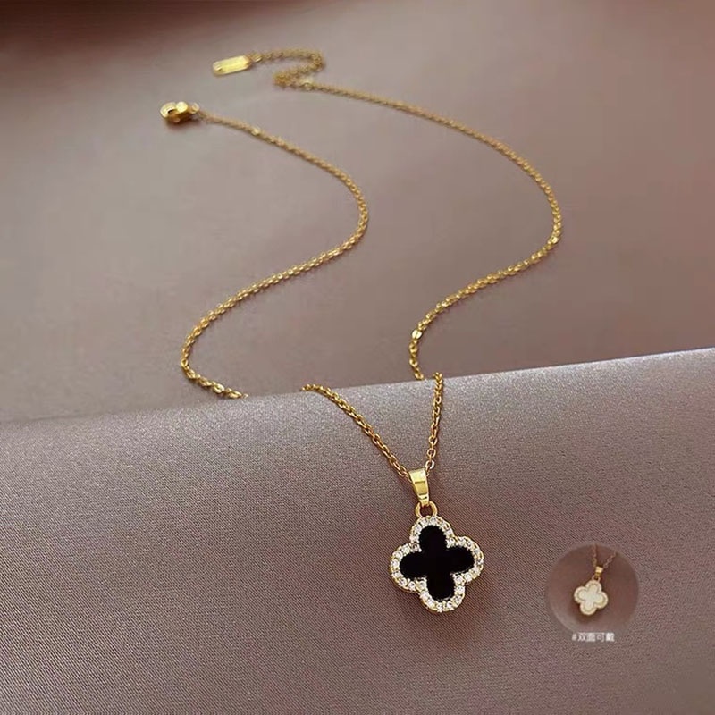 Kalung Rantai Klavikula Desain Clover Bahan Titanium Steel Warna Hitam Putih Gaya Korea Untuk Wanita