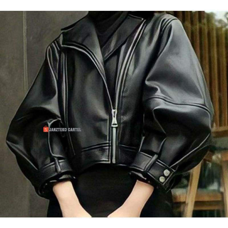 JNK x SALWA - Jaket Wanita Single Breasted Punk Pendek Women Crop Top Longgar Shirt Bahan Semi Kulit Sintetis Viena Faux Synthetic Leather Premium Original Genuine New Elegan Jacket Cewek Perempuan Remaja Dewasa Model Korean Mantel Kancing Antik Baru 2023