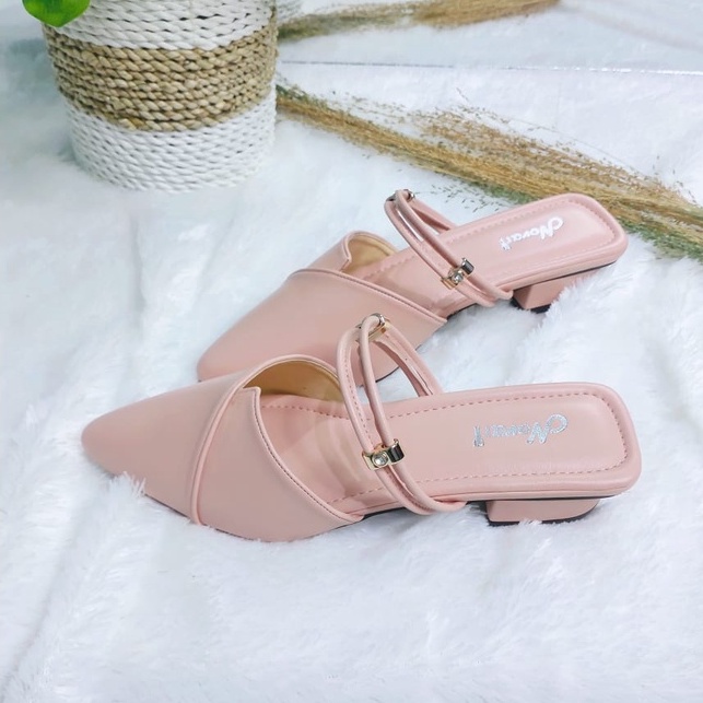 Sandal Wanita Hak Tahu 3cm Novari B02