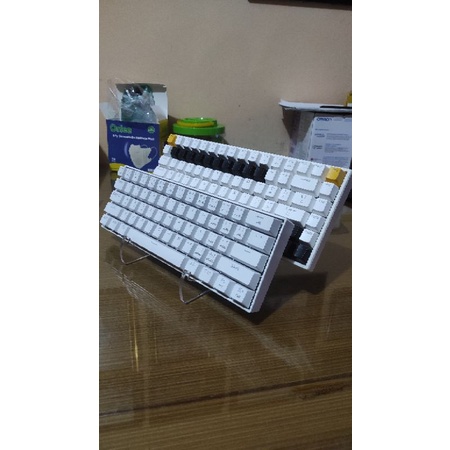 

Stand Keyboard akrilik