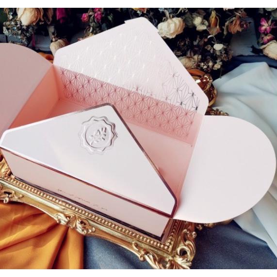 

Big Size Paper Box/ Kotak Kado/ Bungkus Kado Amplop Jinjing Tali - Merah