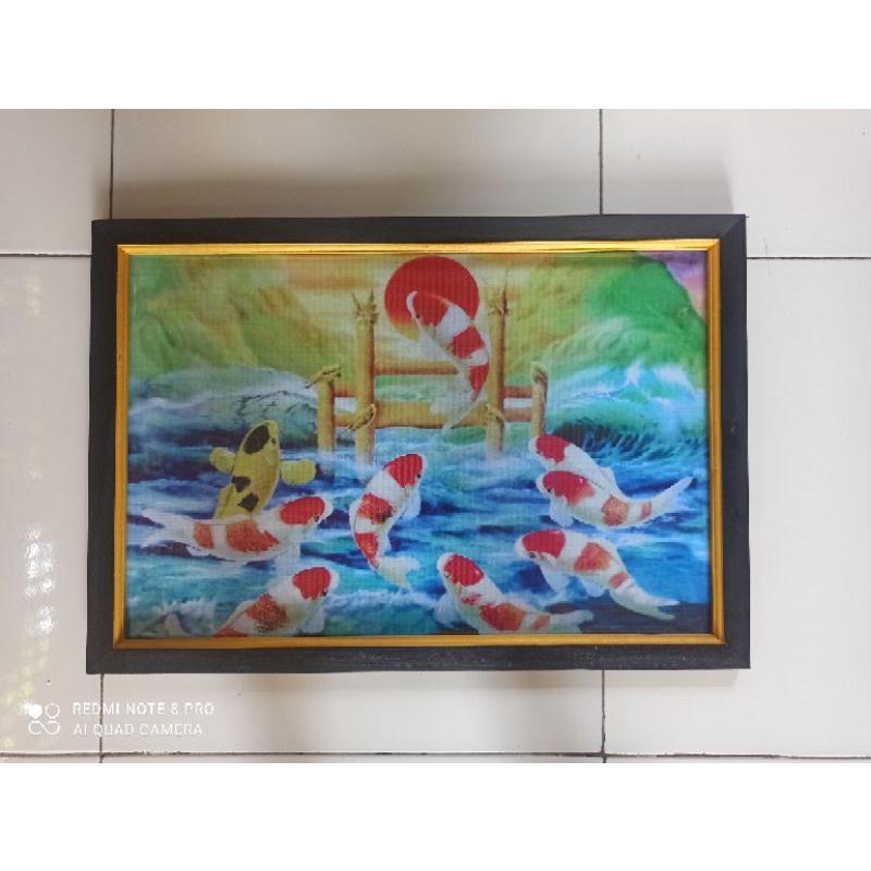 Hiasan dinding cetak gambar lukisan ikan koi melompati gerbang naga plus bingkai ukuran 45x65cm