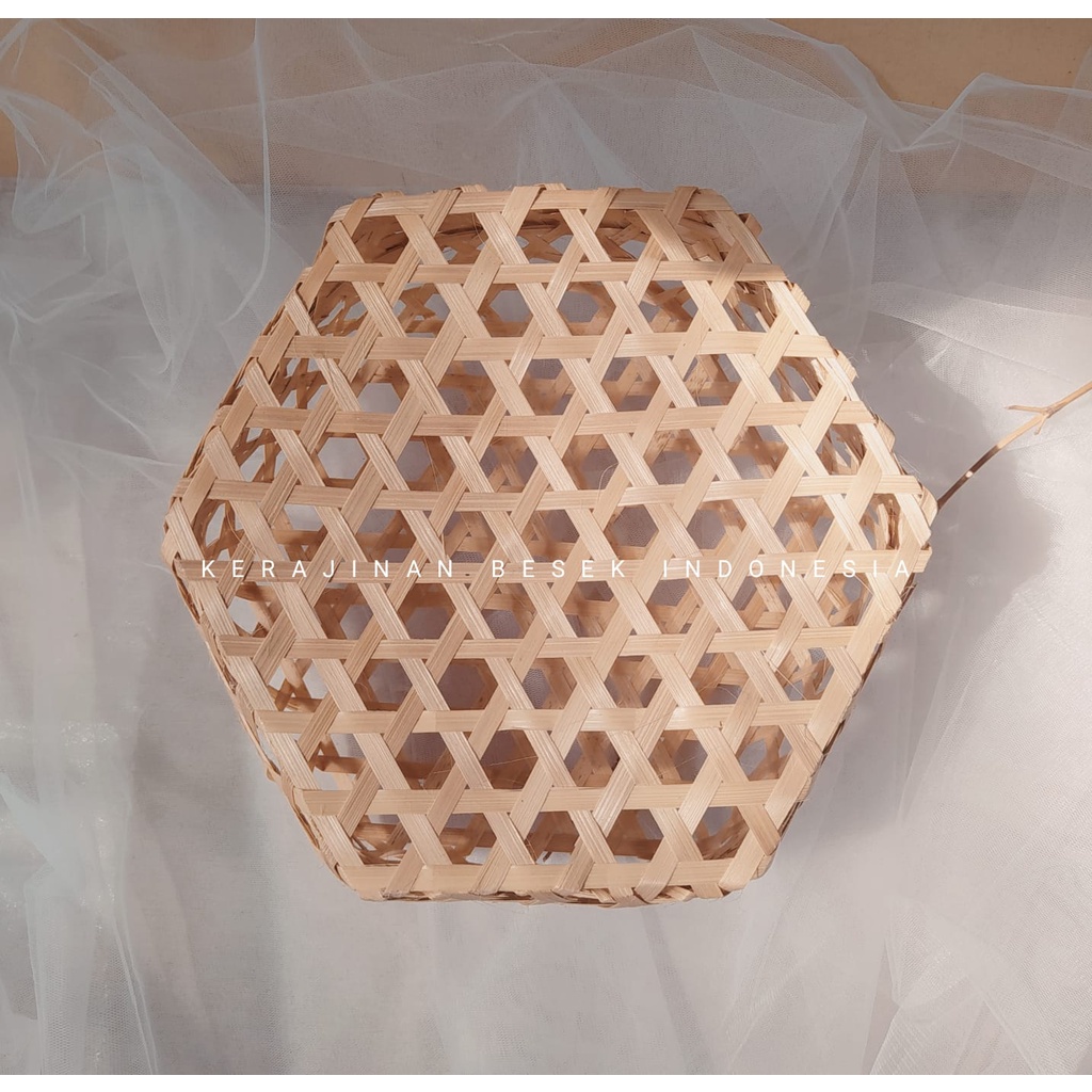 

KLONGSONG HEXAGONAL tinggi 10cm// Keranjang bambu// Keranjang murah// Tempat hampers// Anyaman bambu// Besek murah// Besek unik// Keranjang murah