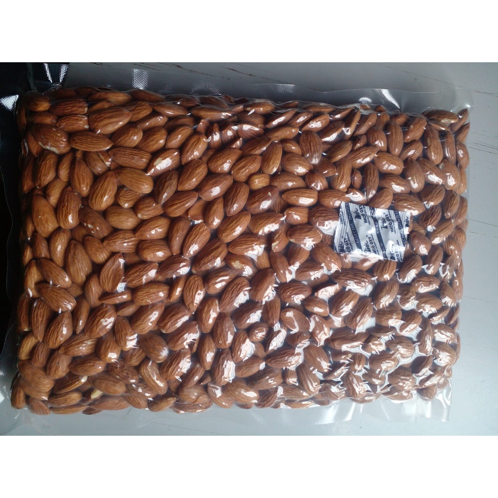 

Kacang Almond Kupas Mentah 1kg Premium Size 27/30