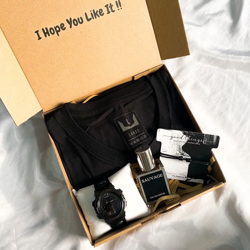 [B7673]GIFT BOX BAJU KAOS JAM TANGAN COWOK/HAMPERS COWOK/KADO PACAR/KADO VALENTINE/KADO ANNIVERSARY/KADO ULANG TAHUN COWOK/HADIAH ULANG TAHUN COWOK/HAMPERS LEBARAN/HAMPERS RAMADAN/KADO WEDDING/KADO WISUDA/HADIAH HARI GURU/HADIAH HARI AYAH/HAMPERS NATAL