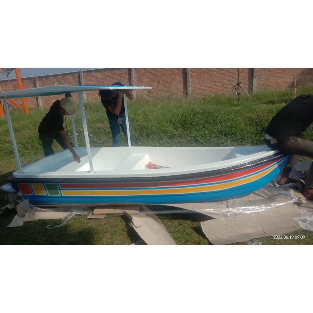 perahu dayung ,perahu wisata /perahu kano ,sampan dayung/perahu wisata murah