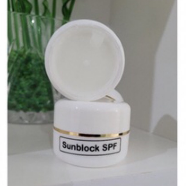 sunblok spf  cream siang untuk flek membandel