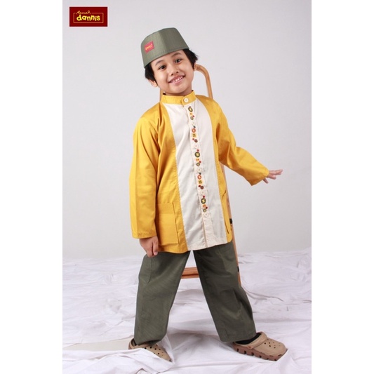 Koko setelan anak Dannis keren.