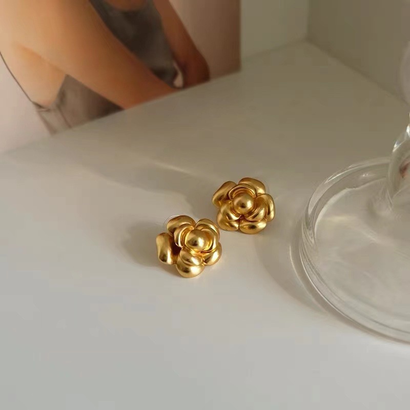 Anting Tusuk silver s925 Bentuk Bunga camellia Tiga Dimensi Gaya retro Klasik Perancis