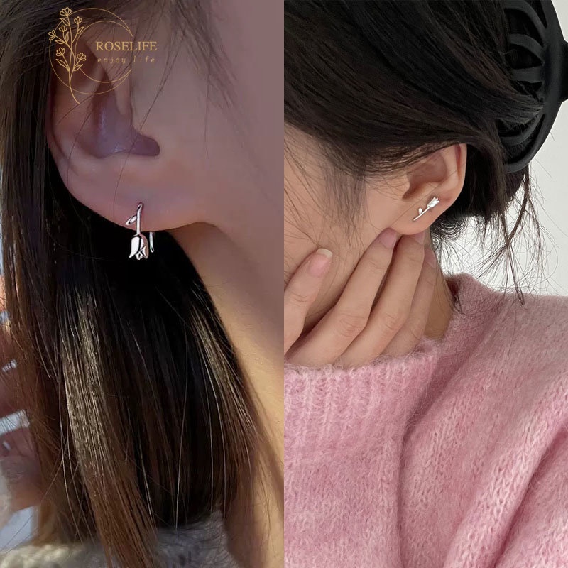 1 Pasang Anting Stud 2 Arah Bentuk Tulip Bahan S925 Silver Gaya Korea Untuk Wanita