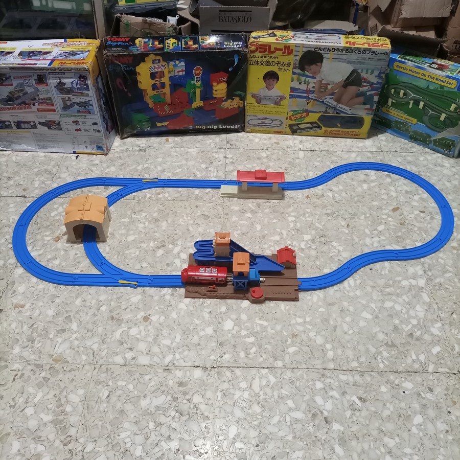 Takara Tomy Chuggington Plarail Wilson Quarry Loader Adventure Set