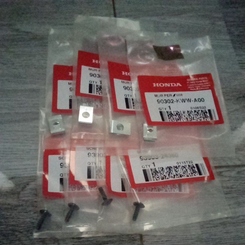 Baut klip sambungan body belakang honda tiger original ahm