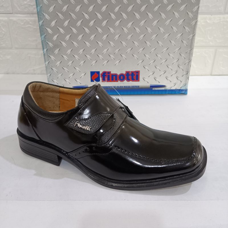 Sepatu kantor Finotti 8908